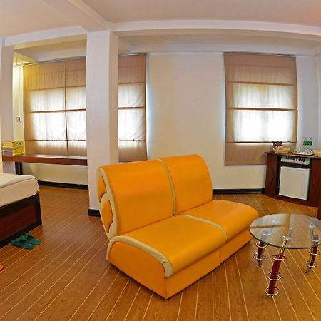 Clover Hotel Yangon Luaran gambar